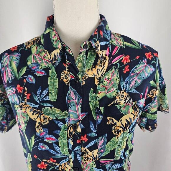 Philosophy Women's Raw Hem Cropped Tropical Button Up Shirt Size Small NWT - Picture 2 of 12